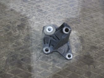 Кронштейн МКПП 1306901 нижний Форд Фокус 2 с мотором 1,6 литра Duratec, Zetec, - БУ