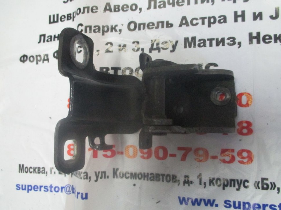 Петля двери багажника нива