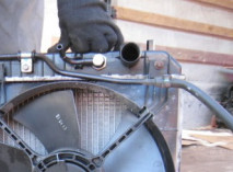 Трубка охлаждения АКПП от радиатора 96425002, 96415687 короткая D-8мм Шевроле Лачетти 1,6-1,8, - БУ Трубка охлаждения АКПП диаметром 8 милиметров короткая от радиатора 96425002 Шевроле Лачетти 1,6 и 1,8, - БУ. Производитель: General Motors (Запчасти на Шевроле Лачетти, Chevrolet Lacetti). Каталожные номера: 96425002, 96415687, 96553383.