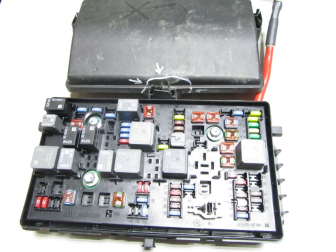 Блок предохранителей 95107228-01 13222782 529050199 Шевроле Круз Орландо - ДЕФЕКТ крышки N-35 - БУ