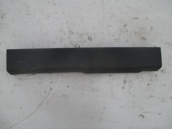 Накладка порога внутренняя передняя правая полоса 8A61A13200 8A61A13200AD35BB Форд Фиеста с 12г - БУ