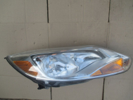 Фара правая Форд Фокус 3 BM5113W029E BM5113W029F Хром - СКОЛ пластика на задней части корпуса, - БУ