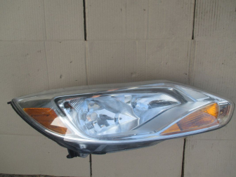 Фара правая Форд Фокус 3 BM5113W029E BM5113W029F Хром - СКОЛ пластика на задней части корпуса, - БУ