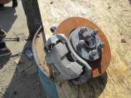 Суппорт Шевроле Авео Т300 Круз Опель Астра J - Скоба переднего R15 13301204, 0542117 - БУ