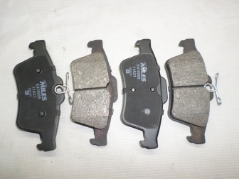 Колодки задние 1233679 Форд Фокус 2-3 Вольво S40 MC C-max Mazda 3-5 дисковые 1324300 E410005 - Miles