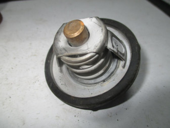 Термостат 1712228, 4M5G8575ZB Форд Фокус 2 Фиества на 82-97 градусов 1,4-1,6л 1306004, - БУ