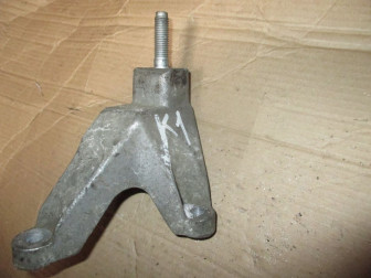 Кронштейн опоры МКПП левый 98AB7M125AF 98AB7M125CG Форд Фокус 1 на 1,8-2,0 литра 1100163, - БУ