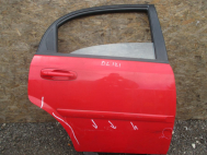 Дверь задняя правая Шевроле Лачетти Хэтчбек 96547908 - в сборе - механ - Красная DL121 есть царапины