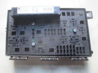 Блок предохранителей 13191130 FG 5DK008668-22 моторного отсека Опель Астра H - AV-112, - БУ