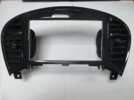 Накладка передней панели центральная 682601KE0A Ниссан Жук F15 до 14г в сборе с воздуховодами - БУ