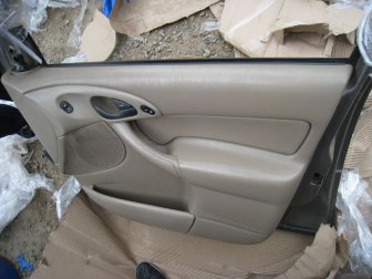 Облицовка двери Форд Фокус 1 передней правой 2M5Z5423942AAB Седан USA - БУ S66 Бежевая