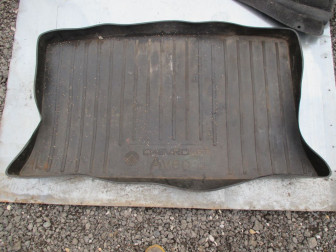 Коврик багажника Шевроле Авео Т200 Седан и Хэтчбек резиновый 96483244, - БУ