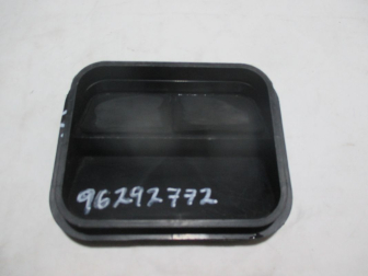 Клапан вентиляции кузова Шевроле Реззо 96292772 в заднем крыле правая или левая - есть СКОЛ, - БУ