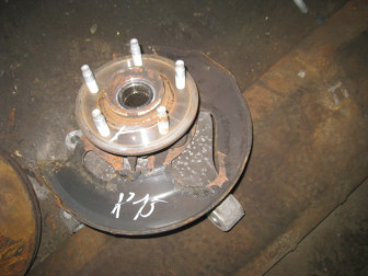 Кулак Опель Антара Шевроле Каптива передний правый Дизель 2,2 литра 25944110 Со ступицей, - БУ