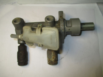 Цилиндр тормозной Главный 310048 1064252 7S4Z2140A YS4Z2004BA YS4Z2004BA Форд Фокус 1 USA, - БУ