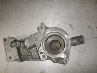 Помпа - Корпус водяного насоса 1084796, 988M8505BА Фокус 1 Zetec E 115лс EYDC 1,8 литра F0-19, - БУ