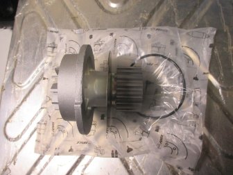 Помпа Ланос, Лачетти, Нексия 1,5-1,6 литра 16V 96352649 с отражателем 96990997, - Fenox