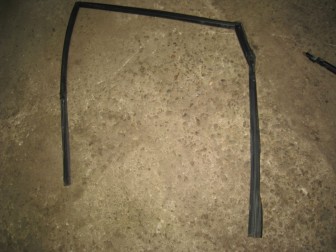 Уплотнитель стекла двери Шевроле Каптива задней правой 95488812, - БУ