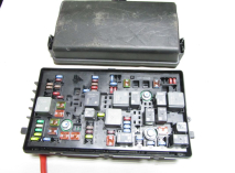 Блок предохранителей 95107228 A23 13222782 529050199 Шевроле Круз Орландо - ЦАРАПИНЫ на крышке - GM 