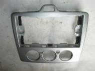 Накладка магнитолы и управления печки 4M5118522 Форд Фокус 2 , - БУ