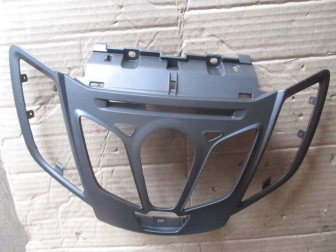 Накладка магнитолы 1788347 8A6118A802AKW BA6118A802AAW Форд Фиеста с 2012 по 2017г FR4, - БУ