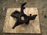 Кулак Форд Фокус 1 по 05 год правый без АБС поворотный 1079000, 2M5ZK185BA для USA - Голый, - БУ