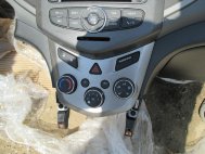 Накладка центральной панели под магнитоллу 95460917 Шевроле Авео Т300, - БУ Серебро