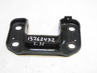 Кронштейн балки задней левой 13262432 Chevrolet Cruze Opel Astra J, - БУ