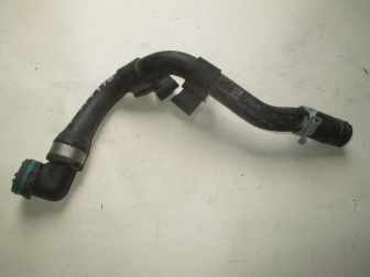 Шланг отопителя вЫпуск и вЫпуск 13170118 525226648 6818606 Опель Астра H - ДЕФЕКТ крепежа - БУ