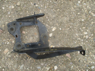 Кронштейн опоры КПП левый 1066714 1072584 1136272 Форд Фокус 1 на 1,8-2,0 литра, - БУ