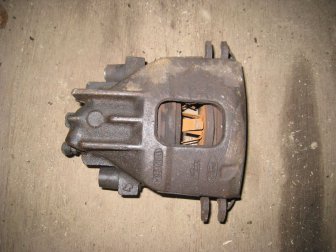 Суппорт передний Форд Фокус 1 левый BRC151RM, YS4Z2B121BA для США, - БУ