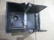 Площадка под АКБ AM5110723AB CV6110732AB Форд Фокус 3 S-45 - ДЕФЕКТ -ТРЕЩИНА В КОРПУСЕ! - БУ