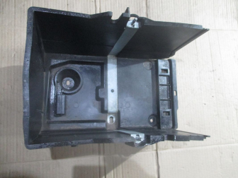 Площадка под АКБ AM5110723AB CV6110732AB Форд Фокус 3 S-45 - ДЕФЕКТ -ТРЕЩИНА В КОРПУСЕ! - БУ