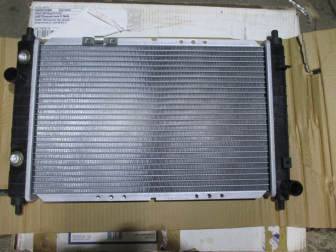 Радиатор охлаждения Дэу Матиз 96325333 с АКПП 0,8 литра с 1998 по 2001 год, - Luzar