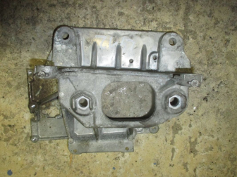 Кронштейн опоры двигателя левый 11254CH000 Ниссан Жук Ниссан Тиида С11 с МКПП и HR16DE 17038122 - БУ