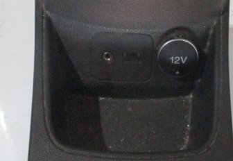 Разъем AUX подключения к разъемам AUX, iPod, USB 1848822 на накладке консоли Фиеста с 2012г, - БУ
