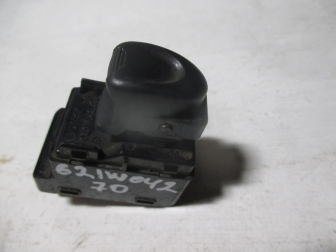 Кнопка стеклоподъемника двери передней правой 96563828 621W04270 Дэу Матиз, - БУ