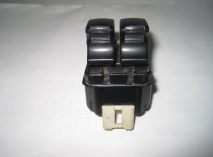 Кнопка стеклоподъемника двери передней левой 96563826 96563824 621W04750 96663853 Дэу Матиз, - БУ 