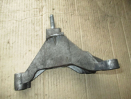 Кронштейн опоры МКПП левый 98AB7M125AF 1066724 Форд Фокус 1 на 1.8 литра Дизель, - БУ