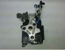 Замок двери Шевроле Ланос задней левый 96305419, - GM