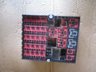 Блок предохранителей - Средняя часть 2S6T14A073AC 6S6T14401DFG Форд Фиеста до 2008г FF15 - БУ