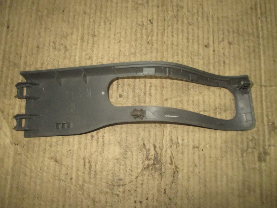 Накладка консоли КПП и ручки ручного тормоза 4M51A044L49BCW Форд Фокус ...