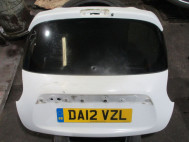 Крышка багажника K01001KAAE K01003YVAE Ниссан Жук F15 10 -1г - БУ Белая голая со стеклом