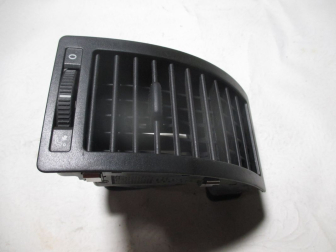 Сопло воздуховода првое 6Q0819704 R центральной консоли Фольксваген Поло Хэтчбек 01-09г, - БУ