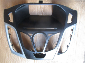 Накладка магнитолы и дисплея 1809628, BM5118835AAW CV6Z18842JA Форд Фокус 3 - накладки Серебро, - БУ