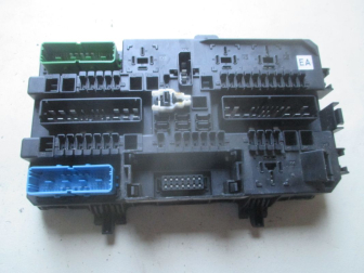 Блок предохранителей 94700412 EA 5DK009908-00 93191286 в багажнике Опель Астра H -  S-51, S-54, - БУ