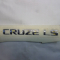 Эмблема крышки багажника Шевроле Круз 96880033 - надпись - Cruze LS -, - GM
