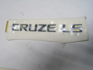 Эмблема крышки багажника Шевроле Круз 96880033 - надпись - Cruze LS -, - GM