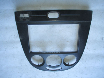 Накладка магнитолы и блока управления печки 96555127 Шевроле Лачетти Хэтчбек Универсал - Черная - БУ