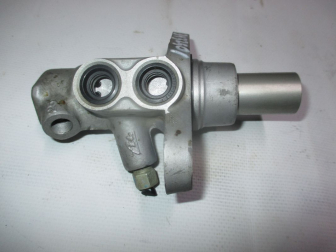 Цилиндр тормозной Главный 13340793 33432501 Шевроле Круз Орландо Опель Астра J - CC-2- БУ